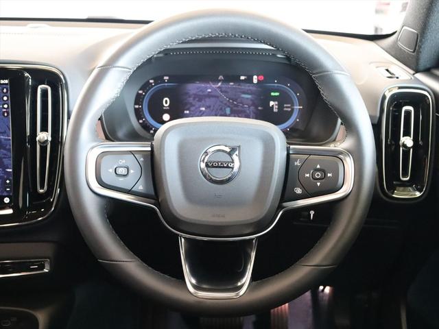 Ｃ４０リチャージ リチャージ　ツイン　２０２２年モデル　ＢＥＶ　パノラマルーフ　純正前後ドラレコ　スウェードシート　ｈａｒｍａｎ／ｋａｒｄｏｎ　Ｇｏｏｇｌｅナビ　３６０°ビューカメラ　パワーシート　シートヒーター　ステアリングヒーター（9枚目）