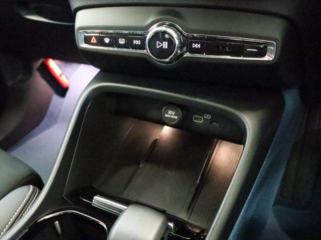 Ｃ４０リチャージ リチャージ　ツイン　２０２２年モデル　ＢＥＶ　パノラマルーフ　純正前後ドラレコ　スウェードシート　ｈａｒｍａｎ／ｋａｒｄｏｎ　Ｇｏｏｇｌｅナビ　３６０°ビューカメラ　パワーシート　シートヒーター　ステアリングヒーター（11枚目）