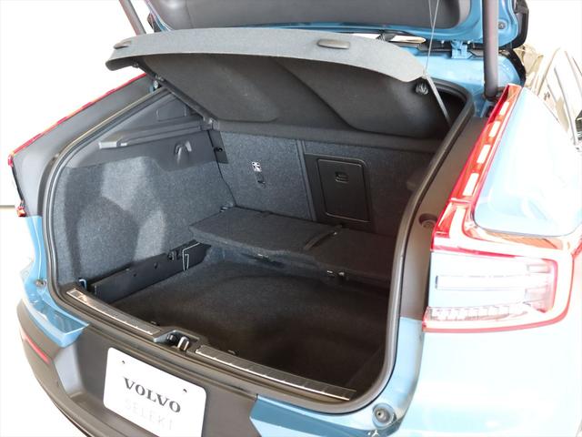 Ｃ４０リチャージ リチャージ　ツイン　２０２２年モデル　ＢＥＶ　パノラマルーフ　純正前後ドラレコ　スウェードシート　ｈａｒｍａｎ／ｋａｒｄｏｎ　Ｇｏｏｇｌｅナビ　３６０°ビューカメラ　パワーシート　シートヒーター　ステアリングヒーター（18枚目）