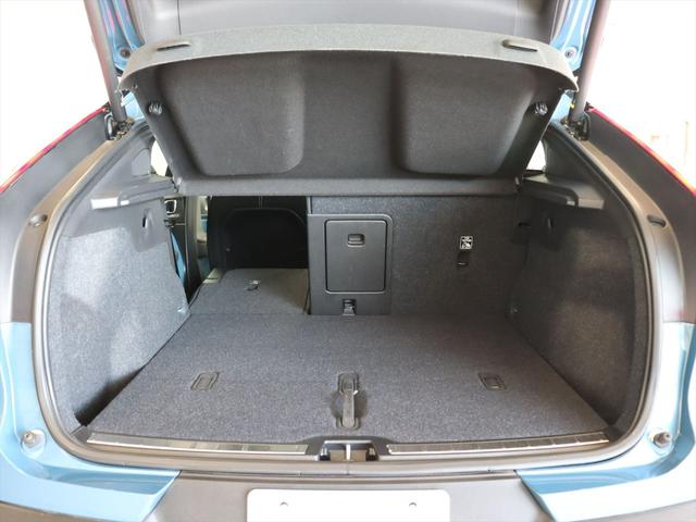 Ｃ４０リチャージ リチャージ　ツイン　２０２２年モデル　ＢＥＶ　パノラマルーフ　純正前後ドラレコ　スウェードシート　ｈａｒｍａｎ／ｋａｒｄｏｎ　Ｇｏｏｇｌｅナビ　３６０°ビューカメラ　パワーシート　シートヒーター　ステアリングヒーター（19枚目）