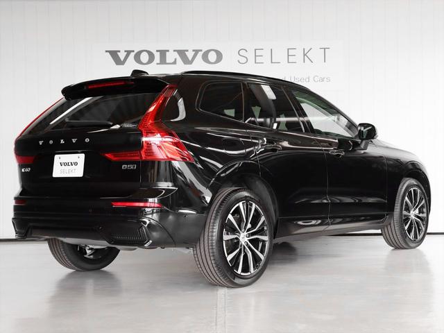 XC60 ウルトラ B5 AWD ダークエディション 2025年モデル MHEV パノラマルーフ Bowers&Wilkins ナッパレザー クリスタルシフトノブ Googleナビ 360°ビューカメラ パワーシート シートヒーター ステアリングヒーター(3枚目)