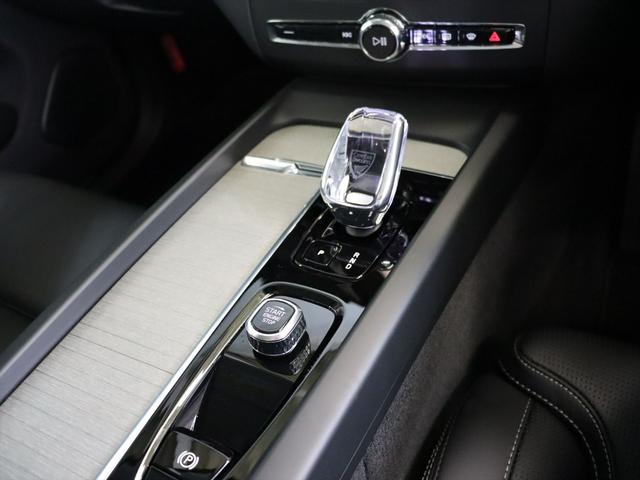 XC60 ウルトラ B5 AWD ダークエディション 2025年モデル MHEV パノラマルーフ Bowers&Wilkins ナッパレザー クリスタルシフトノブ Googleナビ 360°ビューカメラ パワーシート シートヒーター ステアリングヒーター(11枚目)