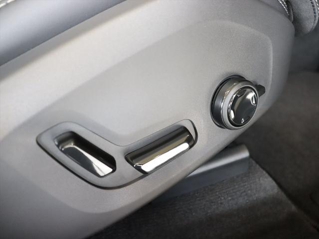 XC60 ウルトラ B5 AWD ダークエディション 2025年モデル MHEV パノラマルーフ Bowers&Wilkins ナッパレザー クリスタルシフトノブ Googleナビ 360°ビューカメラ パワーシート シートヒーター ステアリングヒーター(35枚目)