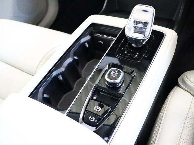 ＸＣ９０ ウルトラ　Ｔ８　ＡＷＤ　プラグインハイブリッド　２０２５年後期モデル　当店試乗車　ＰＨＥＶ　パノラマルーフ　純正前後ドラレコ　デジタルルームミラー　ナッパレザー　クリスタルシフトノブ　Ｇｏｏｇｌｅナビ　３６０°ビューカメラ　パワーシート（13枚目）