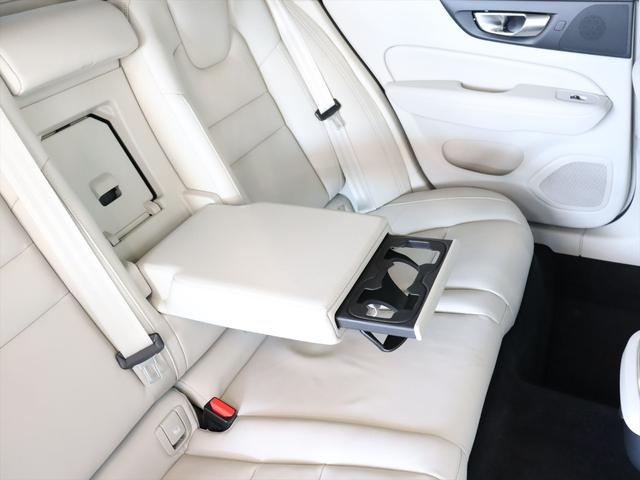 Ｖ６０ アルティメット　Ｂ４　２０２４年モデル　ＭＨＥＶ　純正前後ドラレコ　ナッパレザー　Ｈａｒｍａｎ／Ｋａｒｄｏｎ　クリスタルシフトノブ　Ｇｏｏｇｌｅナビ　３６０°ビューカメラ　パワーシート　シートヒーター　ステアリングヒーター（42枚目）