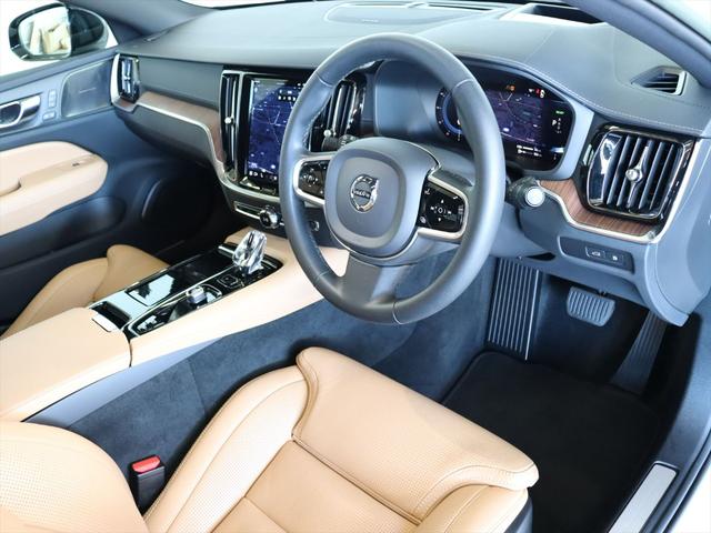 Ｖ６０ リチャジアルティメットＴ６ＡＷＤプラグインハイブリド　２０２３年モデル　ＰＨＥＶ　パノラマルーフ　純正前後ドラレコ　ナッパレザー　Ｈａｒｍａｎ／Ｋａｒｄｏｎ　クリスタルシフトノブ　Ｇｏｏｇｌｅナビ　３６０°ビューカメラ　パワーシート　シートヒーター（6枚目）