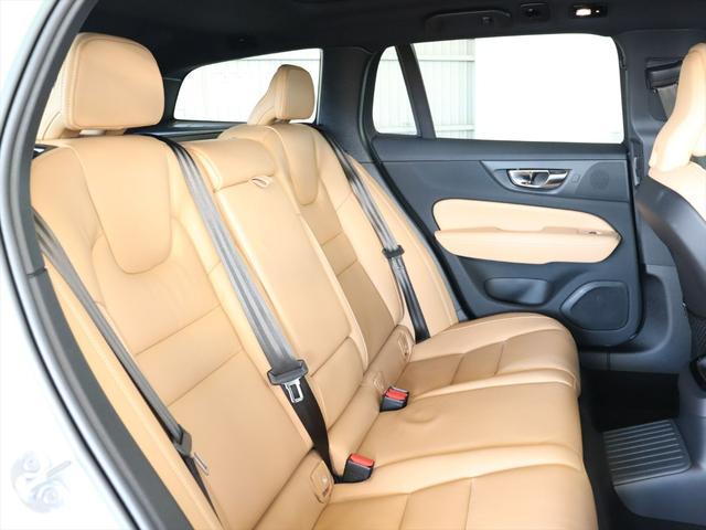 Ｖ６０ リチャジアルティメットＴ６ＡＷＤプラグインハイブリド　２０２３年モデル　ＰＨＥＶ　パノラマルーフ　純正前後ドラレコ　ナッパレザー　Ｈａｒｍａｎ／Ｋａｒｄｏｎ　クリスタルシフトノブ　Ｇｏｏｇｌｅナビ　３６０°ビューカメラ　パワーシート　シートヒーター（8枚目）