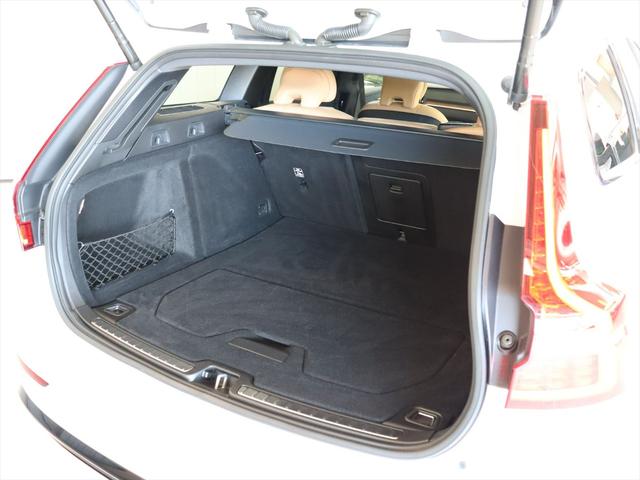 Ｖ６０ リチャジアルティメットＴ６ＡＷＤプラグインハイブリド　２０２３年モデル　ＰＨＥＶ　パノラマルーフ　純正前後ドラレコ　ナッパレザー　Ｈａｒｍａｎ／Ｋａｒｄｏｎ　クリスタルシフトノブ　Ｇｏｏｇｌｅナビ　３６０°ビューカメラ　パワーシート　シートヒーター（16枚目）