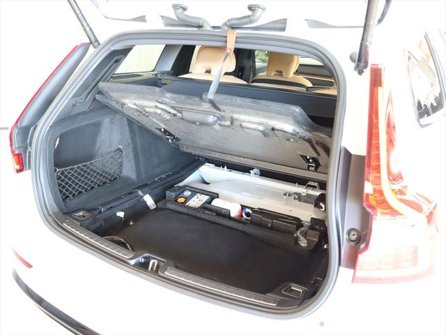 Ｖ６０ リチャジアルティメットＴ６ＡＷＤプラグインハイブリド　２０２３年モデル　ＰＨＥＶ　パノラマルーフ　純正前後ドラレコ　ナッパレザー　Ｈａｒｍａｎ／Ｋａｒｄｏｎ　クリスタルシフトノブ　Ｇｏｏｇｌｅナビ　３６０°ビューカメラ　パワーシート　シートヒーター（19枚目）