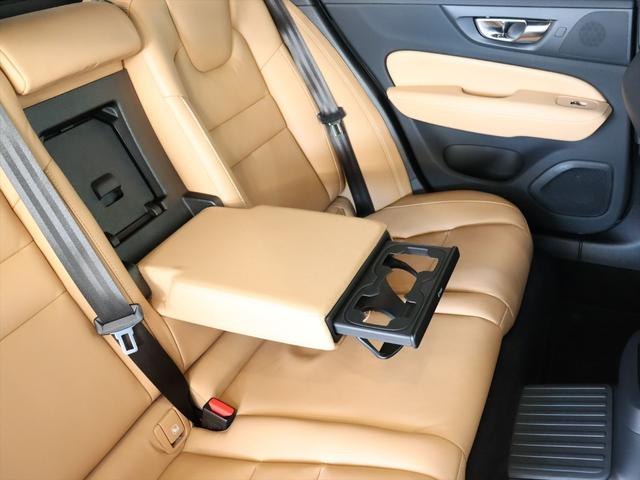 Ｖ６０ リチャジアルティメットＴ６ＡＷＤプラグインハイブリド　２０２３年モデル　ＰＨＥＶ　パノラマルーフ　純正前後ドラレコ　ナッパレザー　Ｈａｒｍａｎ／Ｋａｒｄｏｎ　クリスタルシフトノブ　Ｇｏｏｇｌｅナビ　３６０°ビューカメラ　パワーシート　シートヒーター（42枚目）