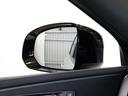 ドアミラーの鏡にはLEDが組み込まれており、車両両脇の後方から車両が接近した際には点滅して知らせることが可能です