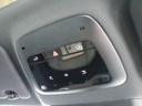 運転席のルーフには室内照明だけでなくSOSの通報ボタンが装備されています 事故の際にはワンプッシュでレスキューと通話が可能です