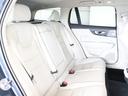 後席もたっぷりとしたシートが確保されています 適度なホールド感がありますので、長距離での移動も疲れません