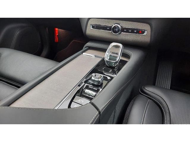 ＸＣ９０ Ｂ６　ＡＷＤ　インスクリプション　２０２１年モデル　マイルドＨＶ　Ｂ＆Ｗスピーカー　ＣａｒＰｌａｙ　ａｎｄｒｏｉｄＡｕｔｏ　前後シートヒーター　ステアリングヒーター　ベンチレーション　サンルーフ　３６０カメラ　テイラードダッシュボード（41枚目）