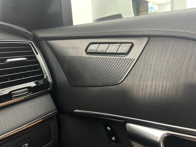 ＸＣ９０ アルティメット　Ｂ６　ＡＷＤ　２０２３年モデル　Ｇｏｏｇｌｅ　ＨＡＲＭＡＮ　ＫＡＲＤＯＮ　３列シート　オレフォスクリスタルシフトノブ　サンルーフ　前後シートヒーター　ワイヤレス充電　ウッドパネル　純正２０インチアルミホイール（16枚目）