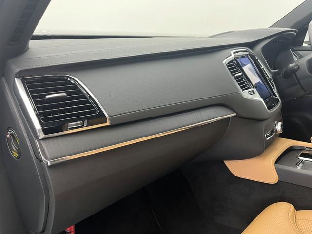 ＸＣ９０ アルティメット　Ｂ６　ＡＷＤ　２０２３年モデル　Ｇｏｏｇｌｅ　ＨＡＲＭＡＮ　ＫＡＲＤＯＮ　３列シート　オレフォスクリスタルシフトノブ　サンルーフ　前後シートヒーター　ワイヤレス充電　ウッドパネル　純正２０インチアルミホイール（17枚目）