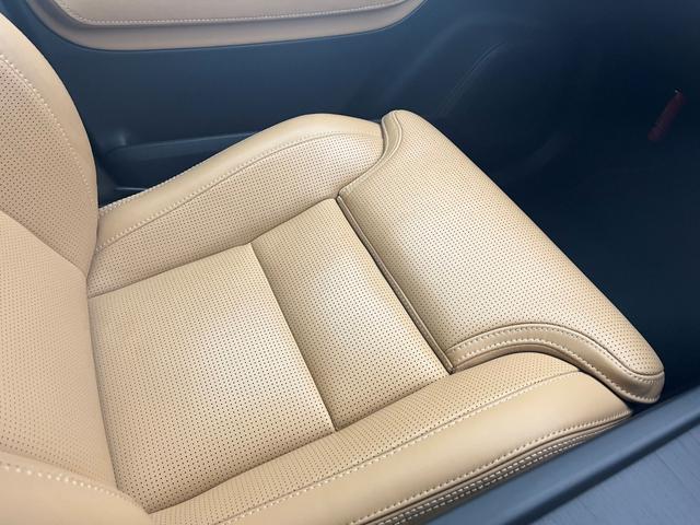 ＸＣ９０ アルティメット　Ｂ６　ＡＷＤ　２０２３年モデル　Ｇｏｏｇｌｅ　ＨＡＲＭＡＮ　ＫＡＲＤＯＮ　３列シート　オレフォスクリスタルシフトノブ　サンルーフ　前後シートヒーター　ワイヤレス充電　ウッドパネル　純正２０インチアルミホイール（28枚目）