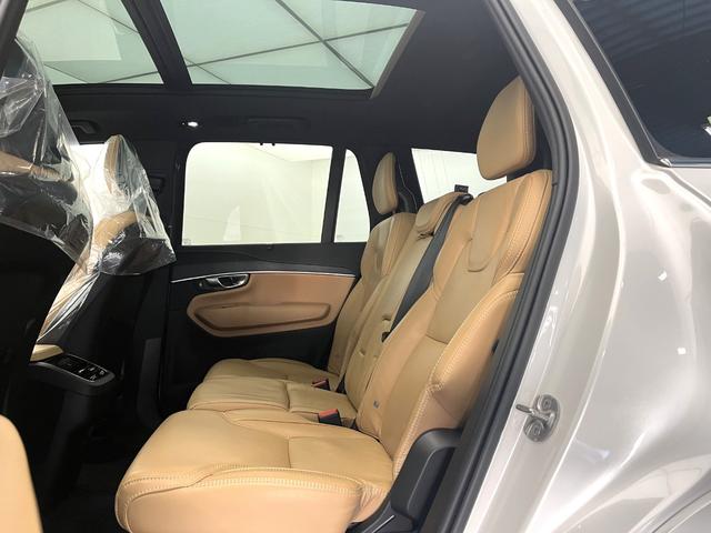 ＸＣ９０ アルティメット　Ｂ６　ＡＷＤ　２０２３年モデル　Ｇｏｏｇｌｅ　ＨＡＲＭＡＮ　ＫＡＲＤＯＮ　３列シート　オレフォスクリスタルシフトノブ　サンルーフ　前後シートヒーター　ワイヤレス充電　ウッドパネル　純正２０インチアルミホイール（33枚目）