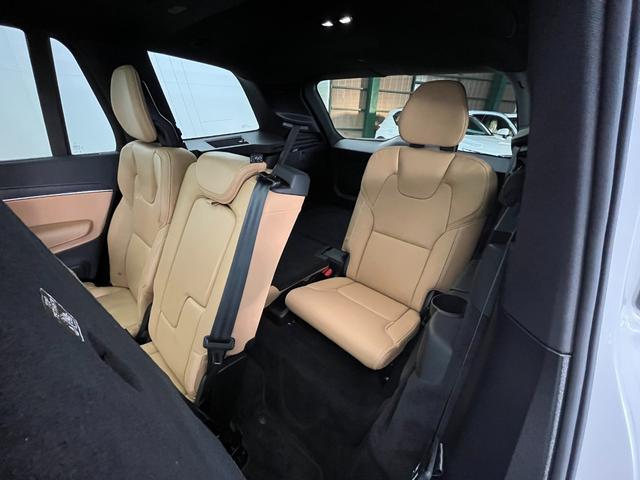 ＸＣ９０ アルティメット　Ｂ６　ＡＷＤ　２０２３年モデル　Ｇｏｏｇｌｅ　ＨＡＲＭＡＮ　ＫＡＲＤＯＮ　３列シート　オレフォスクリスタルシフトノブ　サンルーフ　前後シートヒーター　ワイヤレス充電　ウッドパネル　純正２０インチアルミホイール（38枚目）