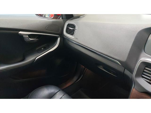 V40 T3 クラシックエディション 2019年モデル 最終モデル HARMAN KARDON レザーシート ウッドパネル サンルーフ Bluetooth 純正前後ドラレコ(24枚目)