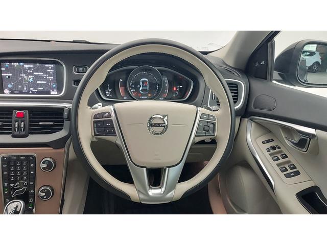 V40 クロスカントリー T5 AWD モメンタム 2018年モデル 純正オプション19インチアルミホイール シティウィーブシート 運転席パワーシート 純正前後ドラレコ(15枚目)