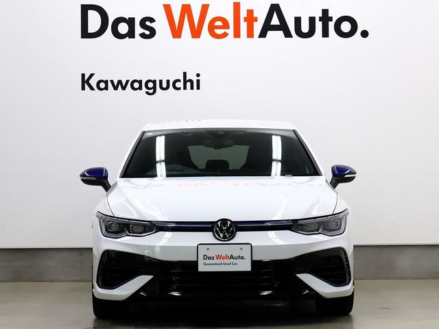 ゴルフＲ ２０イヤーズ　認定中古車　Ｖｏｌｋｓｗａｇｅｎメーカー社用車　限定車Ｇｏｌｆ　Ｒ　２０ｙｅａｒｓ　ピュアホワイト　ワンオーナー　禁煙車　ＤＣＣ　レザーシートパッケージ　純正ナビ　ＥＴＣ　ＬＥＤヘッドライト（4枚目）
