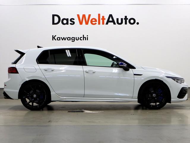 ゴルフＲ ２０イヤーズ　認定中古車　Ｖｏｌｋｓｗａｇｅｎメーカー社用車　限定車Ｇｏｌｆ　Ｒ　２０ｙｅａｒｓ　ピュアホワイト　ワンオーナー　禁煙車　ＤＣＣ　レザーシートパッケージ　純正ナビ　ＥＴＣ　ＬＥＤヘッドライト（5枚目）