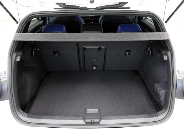ゴルフＲ ２０イヤーズ　認定中古車　Ｖｏｌｋｓｗａｇｅｎメーカー社用車　限定車Ｇｏｌｆ　Ｒ　２０ｙｅａｒｓ　ピュアホワイト　ワンオーナー　禁煙車　ＤＣＣ　レザーシートパッケージ　純正ナビ　ＥＴＣ　ＬＥＤヘッドライト（11枚目）