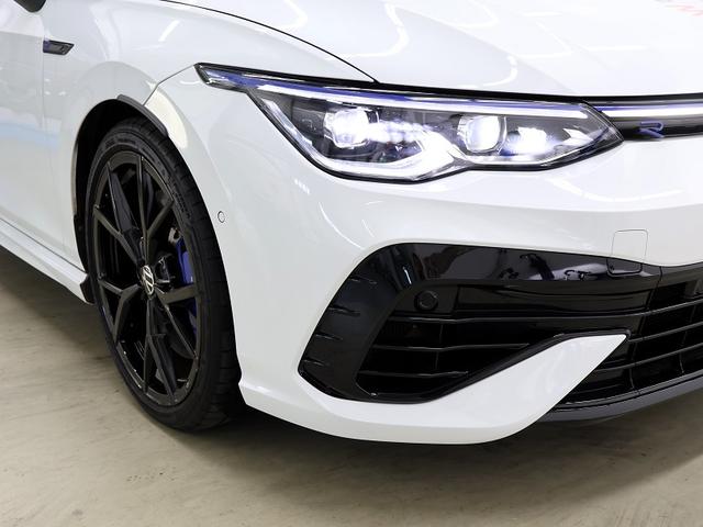 ゴルフＲ ２０イヤーズ　認定中古車　Ｖｏｌｋｓｗａｇｅｎメーカー社用車　限定車Ｇｏｌｆ　Ｒ　２０ｙｅａｒｓ　ピュアホワイト　ワンオーナー　禁煙車　ＤＣＣ　レザーシートパッケージ　純正ナビ　ＥＴＣ　ＬＥＤヘッドライト（23枚目）