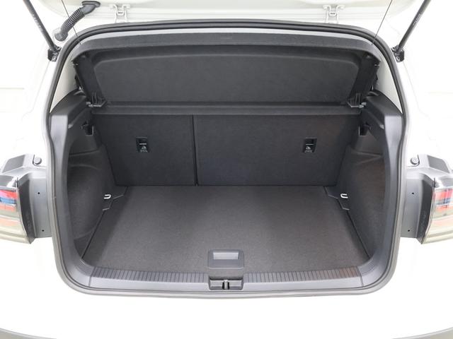 Ｔ－クロス ＴＳＩ　アクティブ　認定中古車　登録済み未使用車　ＴーＣｒｏｓｓ　ＴＳＩ　Ａｃｔｉｖｅ　セーフティーパッケージ　テクノロジーパッケージ　純正ナビ　ＥＴＣ　バックカメラ　ＬＥＤヘッドライト　メーカーオプションフル装備（11枚目）