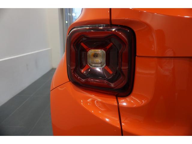 ジープ・レネゲード リミテッド　ＥＴＣ、革シート、ワンオーナー、アップルカープレー（12枚目）