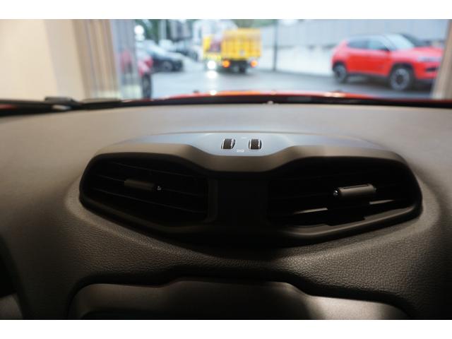 ジープ・レネゲード リミテッド　ＥＴＣ、革シート、ワンオーナー、アップルカープレー（28枚目）