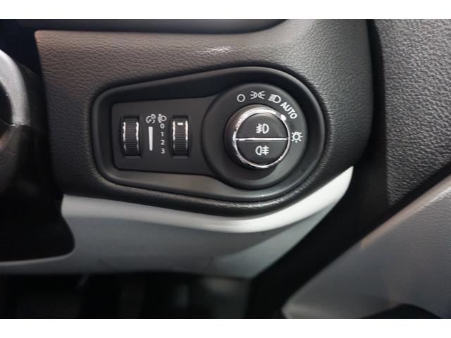 ジープ・レネゲード リミテッド　ＥＴＣ、革シート、ワンオーナー、アップルカープレー（36枚目）