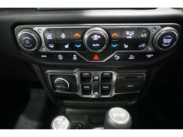 ジープ・ラングラーアンリミテッド サハラ　４ＷＤ　ワンオーナー・ナビ・ＥＴＣ・バックモニター（24枚目）