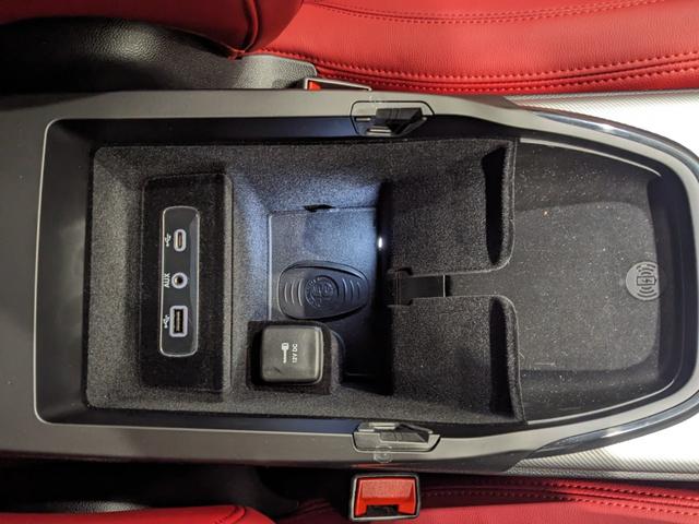 ステルヴィオ ２．２ターボ　ディーゼルＱ４ヴェローチェ　デモカー　新車保証継承　４ＷＤ　２１インチアルミホイール　デジタルクラスターメーター　アダプティブＬＥＤヘッドライト　レッドレザーシート（37枚目）