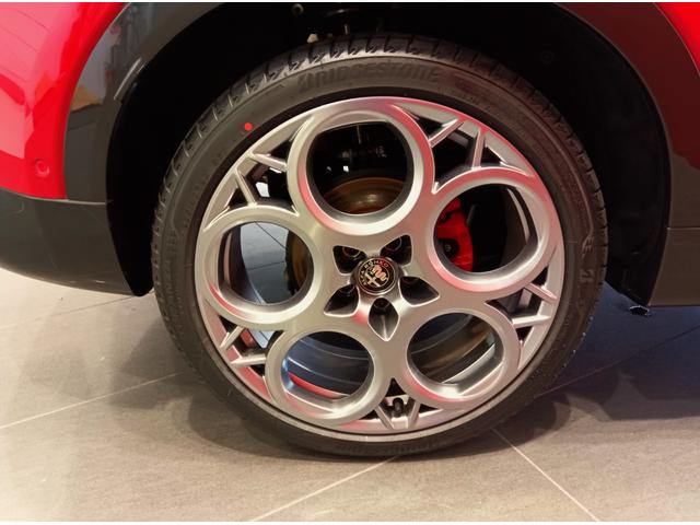 トナーレ プラグインハイブリッドQ4 ヴェローチェ 弊社デモ・社用運用車両 EV走行航続距離72kmPHEV 12.3インチフルデジタルクラスターメーター AppleCarPlay&AndroidAuto シートヒーター&クーラー(17枚目)