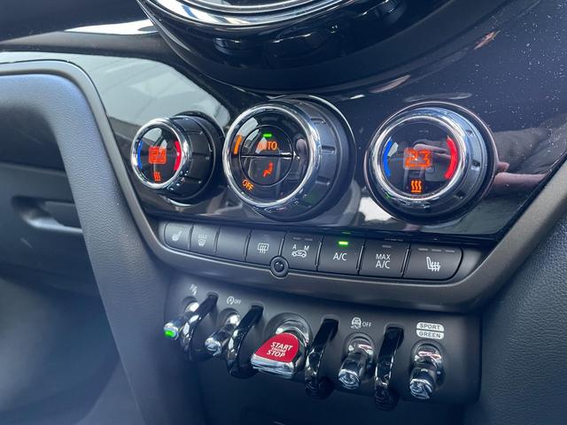 ジョンクーパーワークス　クロスオーバー　４ＷＤ　ＡｐｐｌｅＣａｒＰｌａｙ　ＨＵＤ　シートヒーター　アクティブＣ　ＥＴＣ　ミュージックプレイヤー接続可　スマートキー　バックカメラ(28枚目)