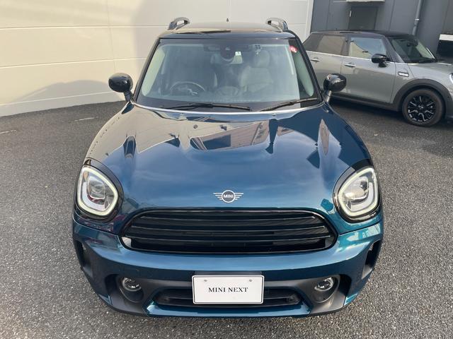 ＭＩＮＩ クロスオーバー・ボードウォーク・エディション　国内２００台限定車　ＨＵＤ　ＡＣＣ　ＨＤＤナビ　バックカメラ　ミュージックプレイヤー接続可　ＥＴＣ　スマートキー　シートヒーター　ワンオーナー（5枚目）