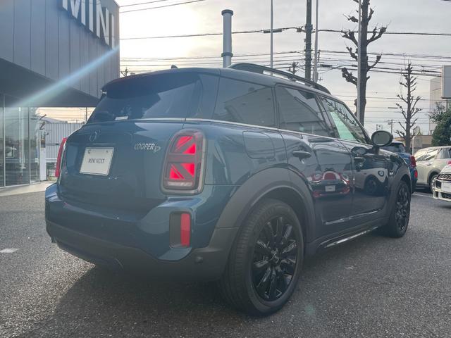 ＭＩＮＩ クロスオーバー・ボードウォーク・エディション　国内２００台限定車　ＨＵＤ　ＡＣＣ　ＨＤＤナビ　バックカメラ　ミュージックプレイヤー接続可　ＥＴＣ　スマートキー　シートヒーター　ワンオーナー（9枚目）