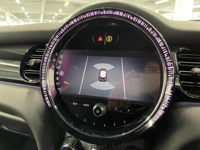 ＭＩＮＩ ジョンクーパーワークス　３ドア　ＡＣＣ　ＨＵＤ　認定中古車　純正ナビ　ミュージックプレイヤー接続可　ＥＴＣ　アダプティブクルーズコントロール　障害物センサー　シートヒーター　アイドリングストップ　パーキングアシスト（31枚目）