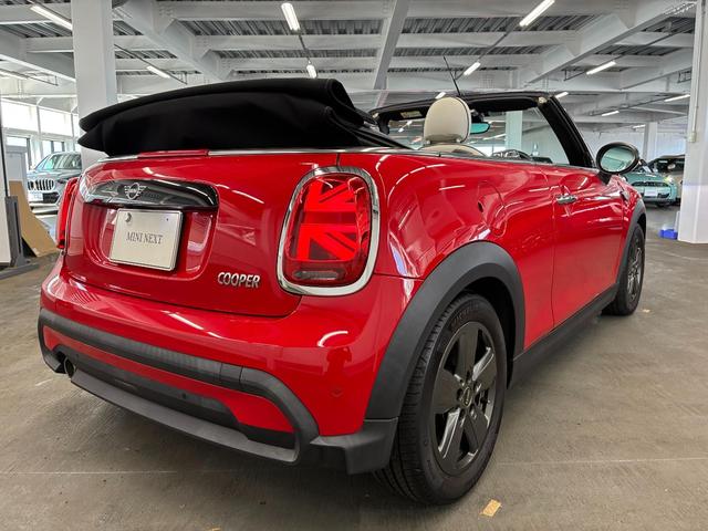 ＭＩＮＩ クーパー　コンバーチブル　ＤＣＴ　ホワイト革　純正ナビ　シートヒーター　バックカメラ（17枚目）