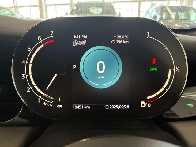 ＭＩＮＩ クーパー　コンバーチブル　ＤＣＴ　ホワイト革　純正ナビ　シートヒーター　バックカメラ（32枚目）