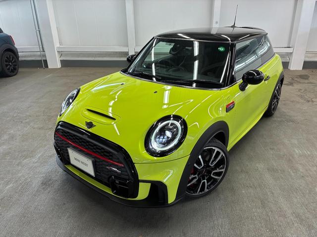ＭＩＮＩ ジョンクーパーワークス　３ドア　ＡｐｐｌｅＣａｒＰｌａｙ　アクティブクルーズ　ヘッドアップディスプレイ　シートヒーター　パーキングアシスト　ドライビングモード（5枚目）