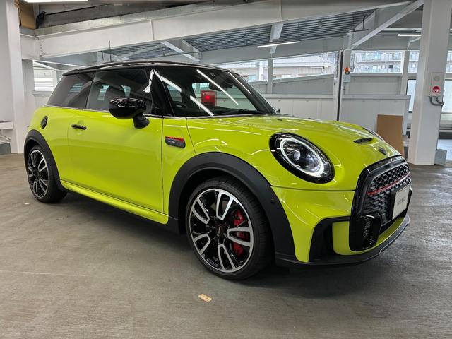ＭＩＮＩ ジョンクーパーワークス　３ドア　ＡｐｐｌｅＣａｒＰｌａｙ　アクティブクルーズ　ヘッドアップディスプレイ　シートヒーター　パーキングアシスト　ドライビングモード（6枚目）
