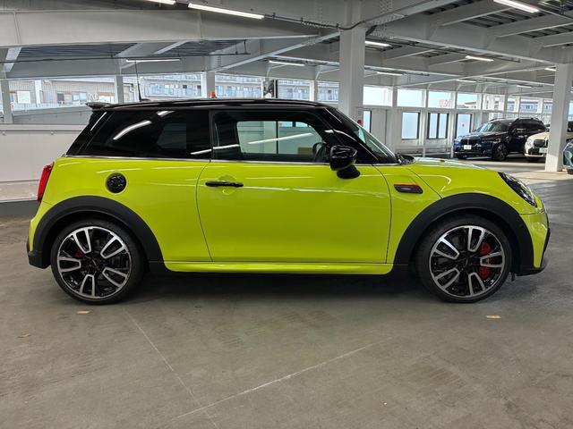 ＭＩＮＩ ジョンクーパーワークス　３ドア　ＡｐｐｌｅＣａｒＰｌａｙ　アクティブクルーズ　ヘッドアップディスプレイ　シートヒーター　パーキングアシスト　ドライビングモード（7枚目）