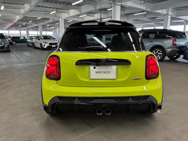 ＭＩＮＩ ジョンクーパーワークス　３ドア　ＡｐｐｌｅＣａｒＰｌａｙ　アクティブクルーズ　ヘッドアップディスプレイ　シートヒーター　パーキングアシスト　ドライビングモード（9枚目）
