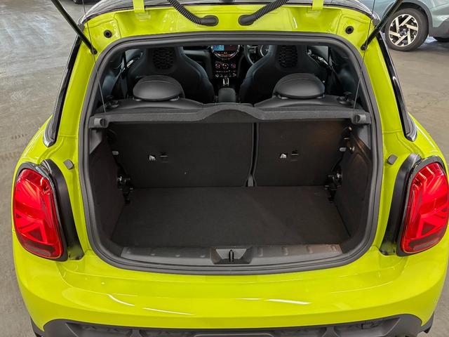 ＭＩＮＩ ジョンクーパーワークス　３ドア　ＡｐｐｌｅＣａｒＰｌａｙ　アクティブクルーズ　ヘッドアップディスプレイ　シートヒーター　パーキングアシスト　ドライビングモード（12枚目）
