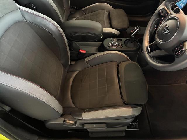 ＭＩＮＩ ジョンクーパーワークス　３ドア　ＡｐｐｌｅＣａｒＰｌａｙ　アクティブクルーズ　ヘッドアップディスプレイ　シートヒーター　パーキングアシスト　ドライビングモード（14枚目）