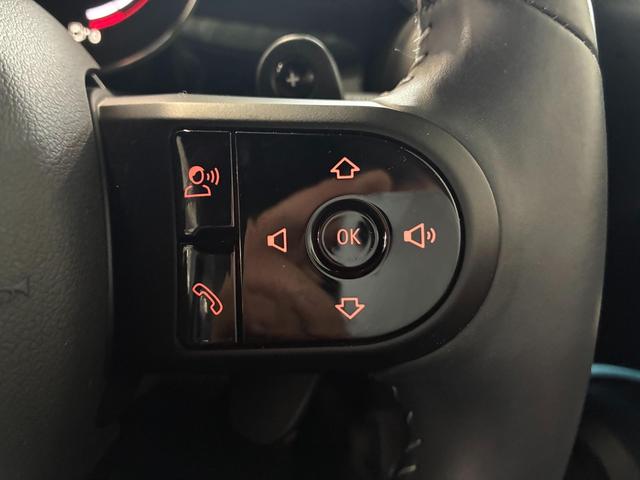 ＭＩＮＩ ジョンクーパーワークス　３ドア　ＡｐｐｌｅＣａｒＰｌａｙ　アクティブクルーズ　ヘッドアップディスプレイ　シートヒーター　パーキングアシスト　ドライビングモード（17枚目）