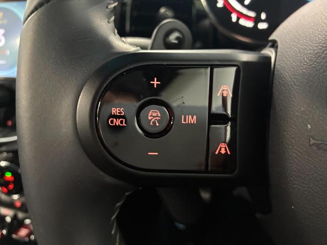 ＭＩＮＩ ジョンクーパーワークス　３ドア　ＡｐｐｌｅＣａｒＰｌａｙ　アクティブクルーズ　ヘッドアップディスプレイ　シートヒーター　パーキングアシスト　ドライビングモード（18枚目）